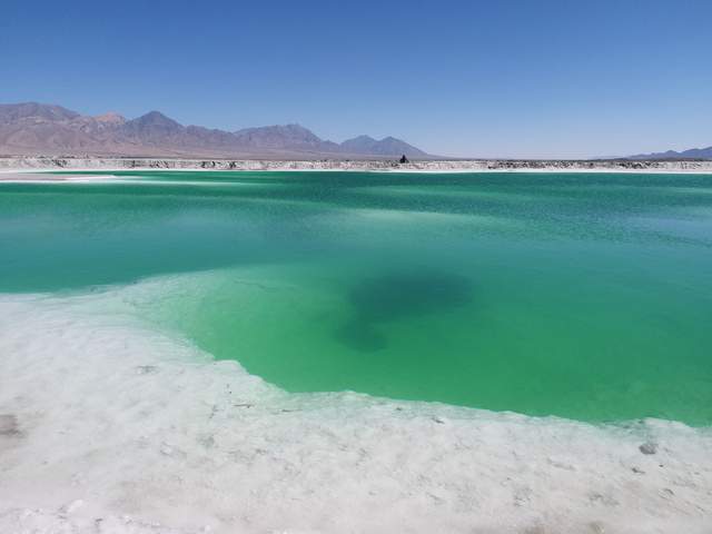 西北游不能错过的美景小柴旦湖湖中的结晶岩似一幅天然画卷