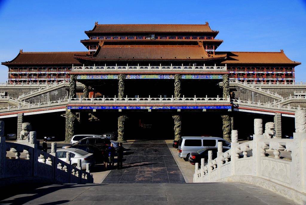 廊坊著名的旅游景点只有两个,一个是天下第一城展现着中国古今文化的