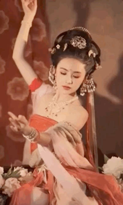 扮相|方媛七夕穿古装韵味足，仿若天外飞仙超惊艳，扮相不逊于明星演员