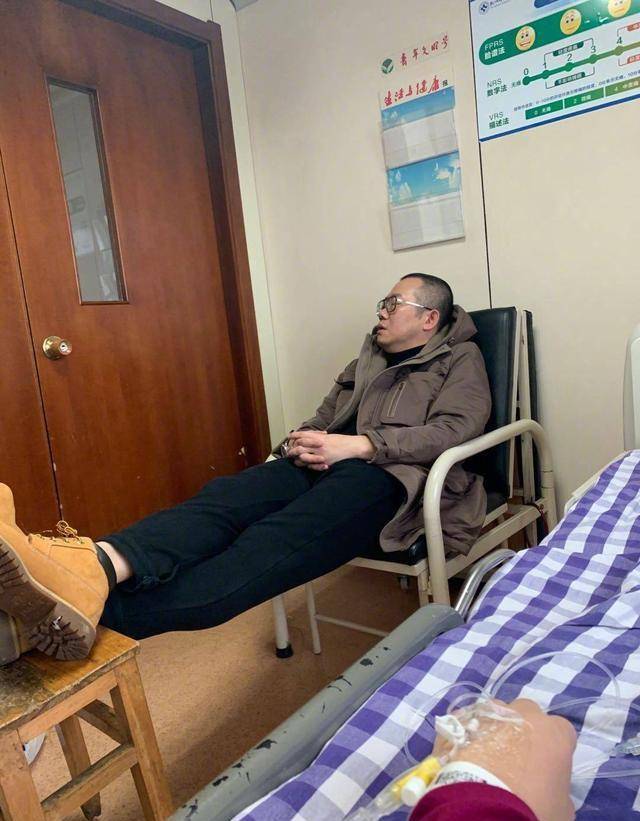 奢侈品|涂磊宅家晒日常，露出大量奢侈品，给女儿吹头发的吹风机都是大牌
