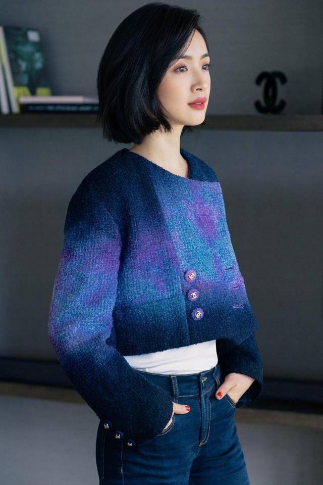刘海|林依晨生图曝光，粉色连衣裙配“狗啃刘海”状态好，不愧冻龄女神