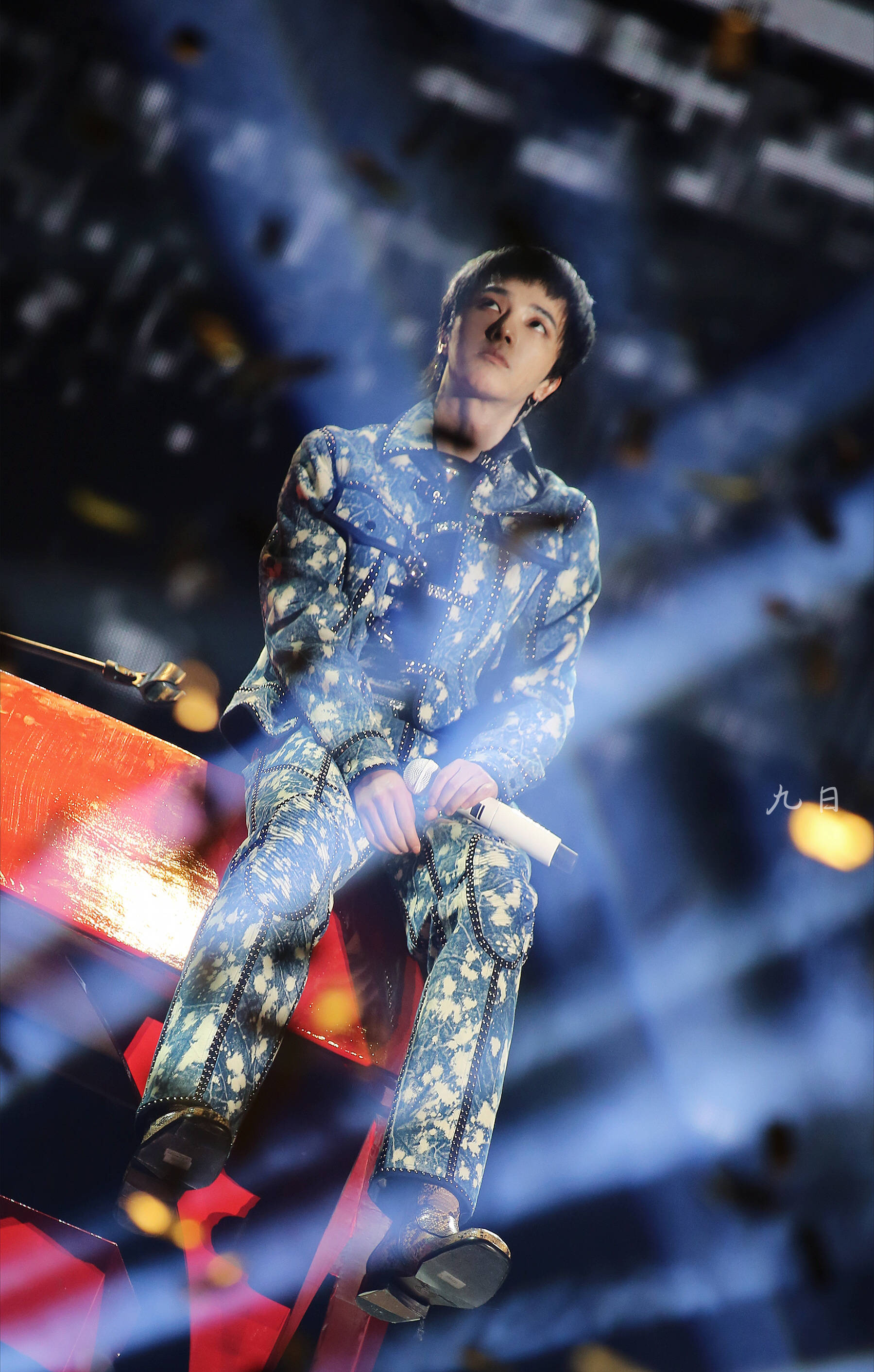 才华歌者华晨宇演唱会——彩带飞舞时刻,如梦幻般的美