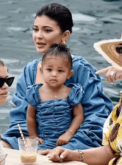 泳池|亿万富婆金小妹宠女无度！斯托米穿泳衣变美人鱼，偌大泳池开眼界