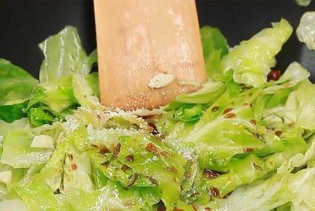 手撕包菜怎么撕的快 42790e9998dd4853bf13f352c40e3731.jpeg