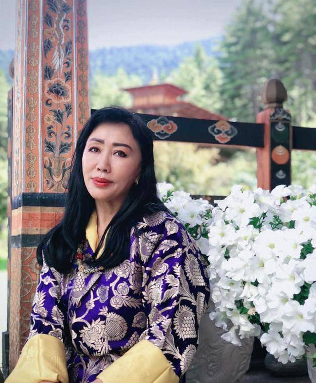 国王|不丹最受宠大王母64岁似少女，女儿嫁平民生俩娃，却被迫离婚