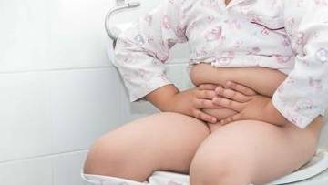 厕所|肝不好大便可能会发黑?上厕所时发现3种症状,或是肝在“求救”