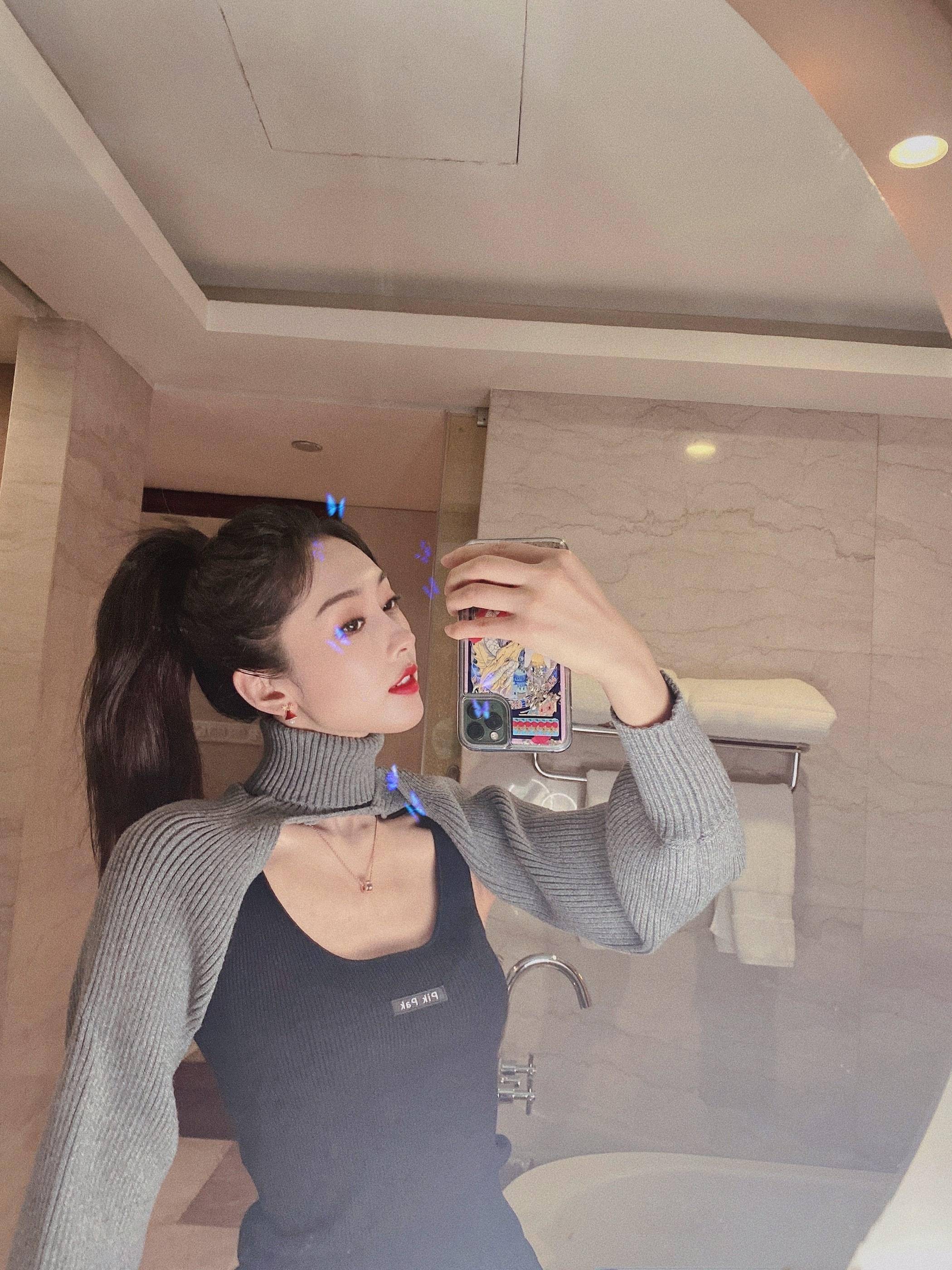 个性|宣璐天台营业，粉色印花小吊带配阔腿牛仔裤，小蛮腰让人羡慕