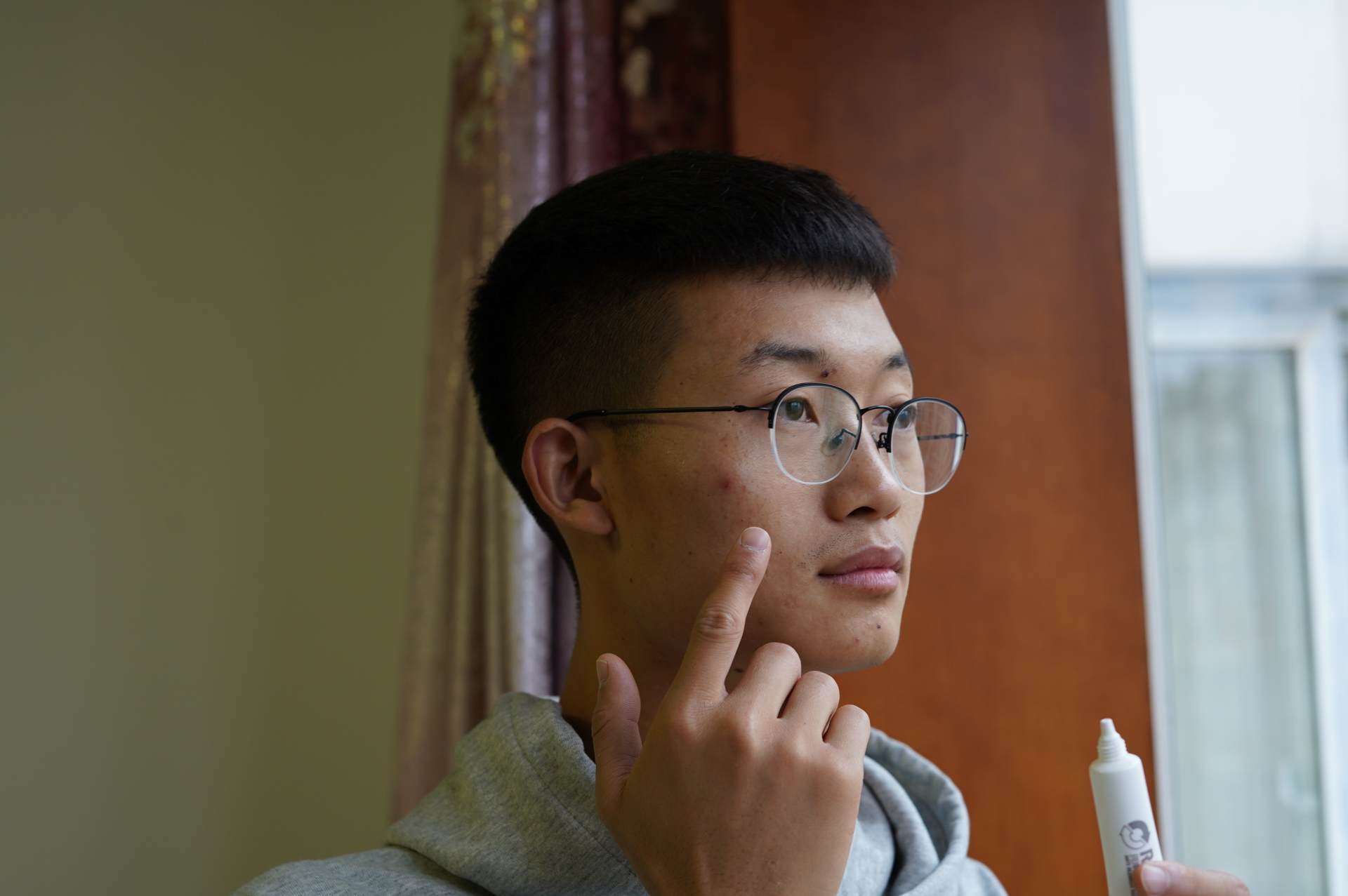 长痘痘|祛痘凝胶是真有用还是另类花样作死 珂岸祛痘凝胶带来科技祛痘法