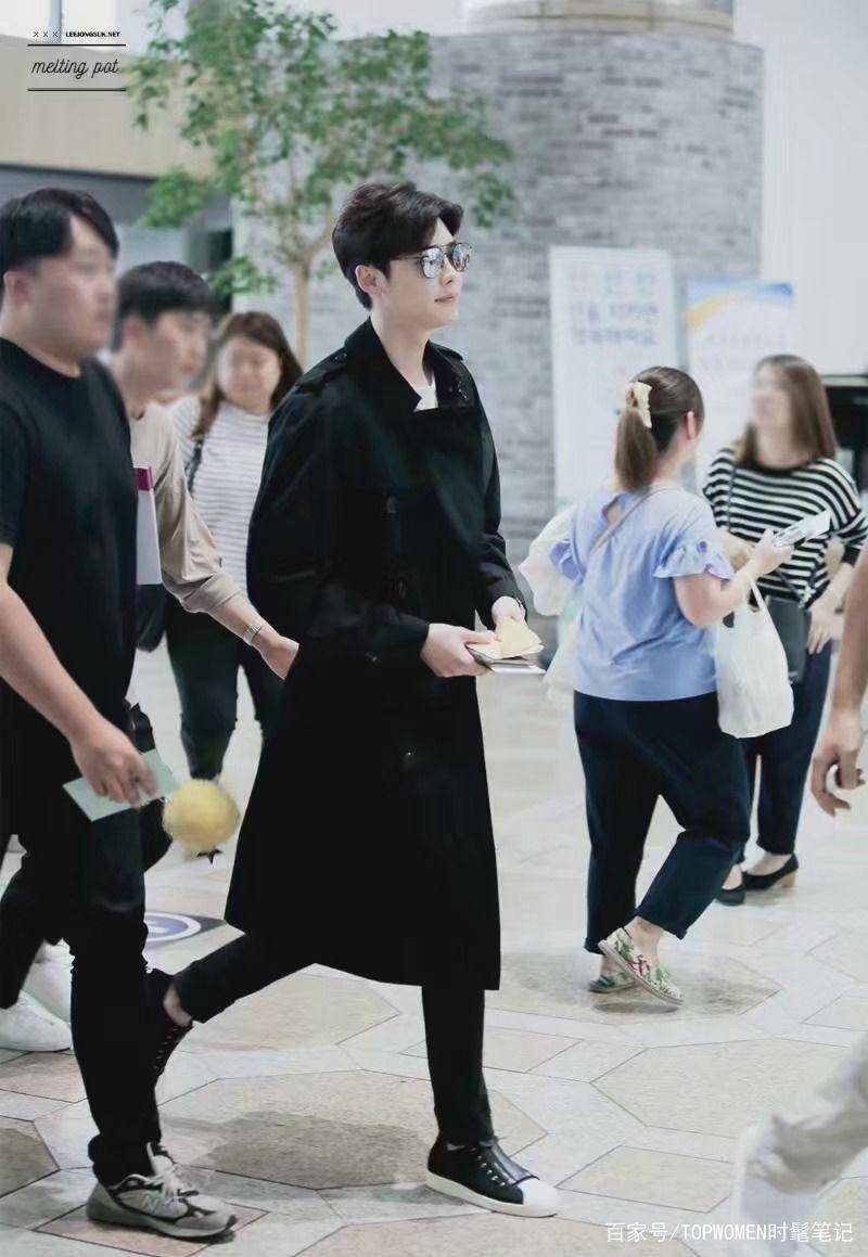 黑色|李钟硕退伍后首次亮相时尚大片,复古造型曝光,慵懒随意令人心动