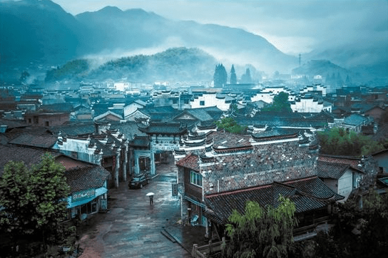 浙江最奇特的古镇，一脚踏遍三个省区，却被遗落在深山之中