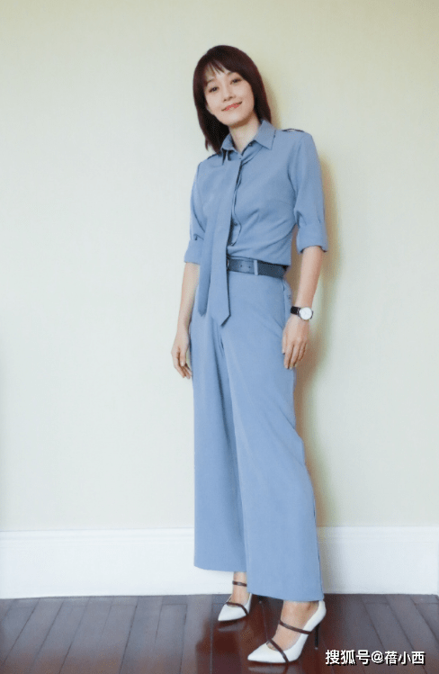 国际|文章的前妻马伊琍又美了，一袭印花连衣裙高调亮相，美出国际范