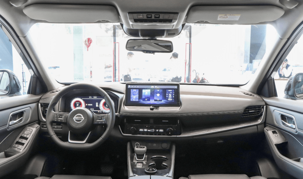 内饰方面,全新一代奇骏的整体内饰设计相比上一代要更加豪华一些.