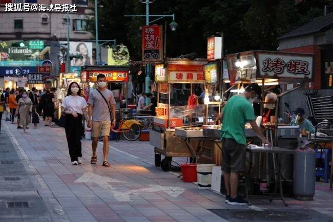 民进党当局官员称8月23日难再降级 餐饮业者呛 快喝西北风了 梅花座