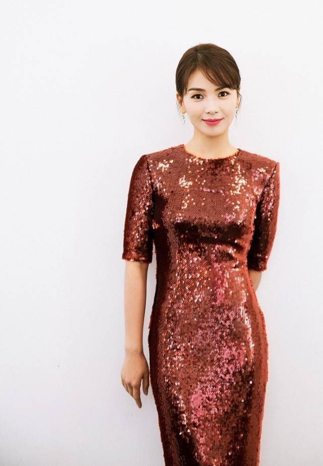 设计|没有刘涛的身材别穿亮片裙，不仅显胖看着还俗气，好在刘涛身材好