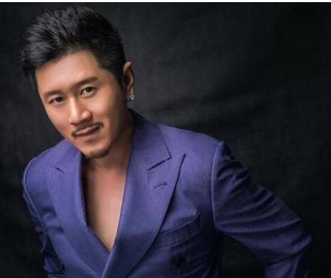 叶无道原名余烨彬,福建龙岩漳平人. 毕业于北京交通大学.