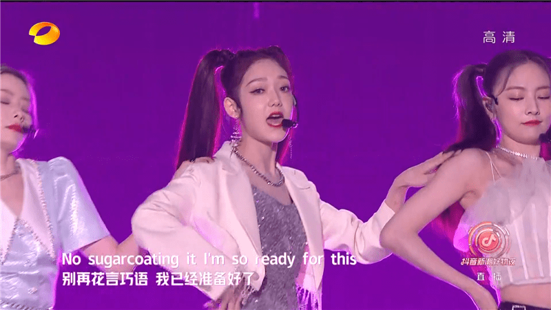 张萌|芒果817晚会女星状态大赏:娜扎紧张频卡词,张萌浮肿,硬糖全员扮嫩