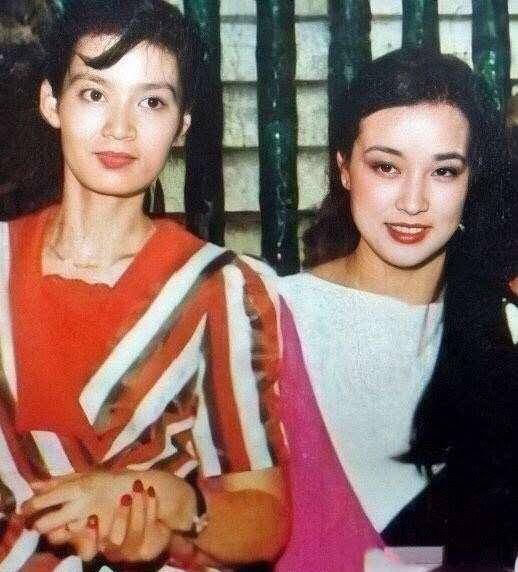 条纹|65岁老戏骨潘虹尝试“红配绿”！穿14年前旧衣，围巾太时髦了
