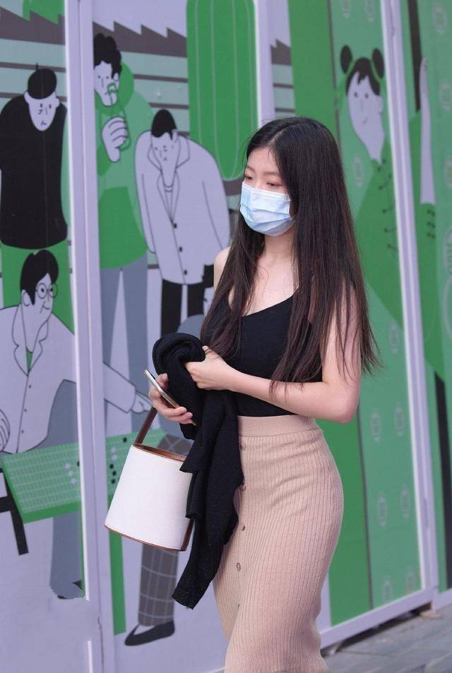 身材|冬天穿打底裤没气质还显胖，不如试试这三款裤装，优雅又有女人味