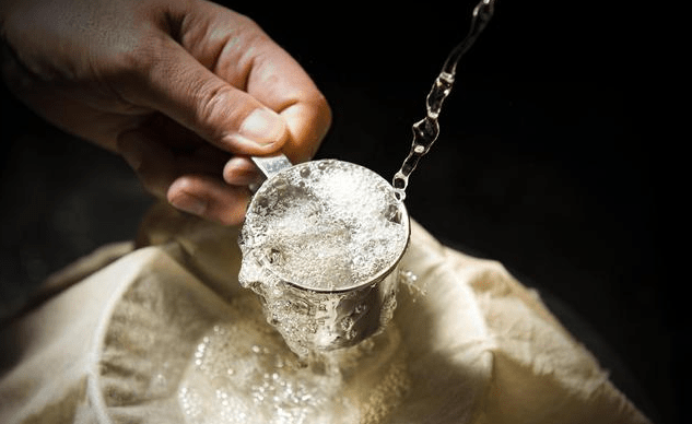 因为|白酒“新国标”发布，90%市场将受影响？“勾兑酒”价格不降反升?