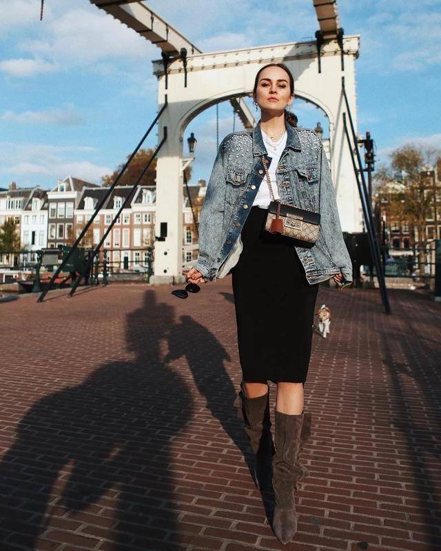 黑色|必备的牛仔外套，这样搭配起来，休闲减龄又帅气！