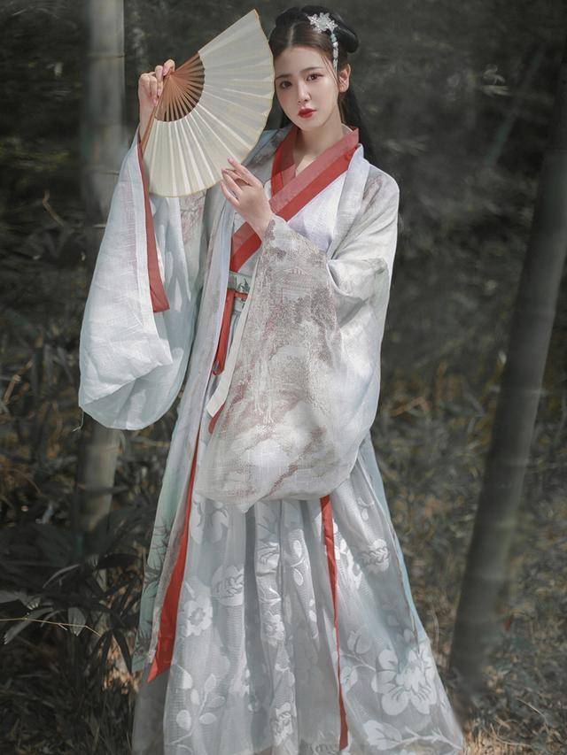 种类|辣目洋子胖得很妖娆，穿唐代裙装飘逸华美，有了“仕女图”神韵