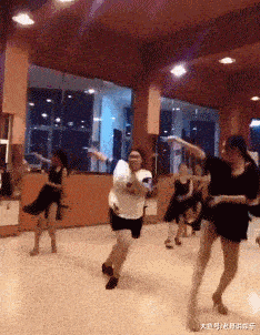 都能|搞笑GIF：这下完了以后没有零食让我吃了。