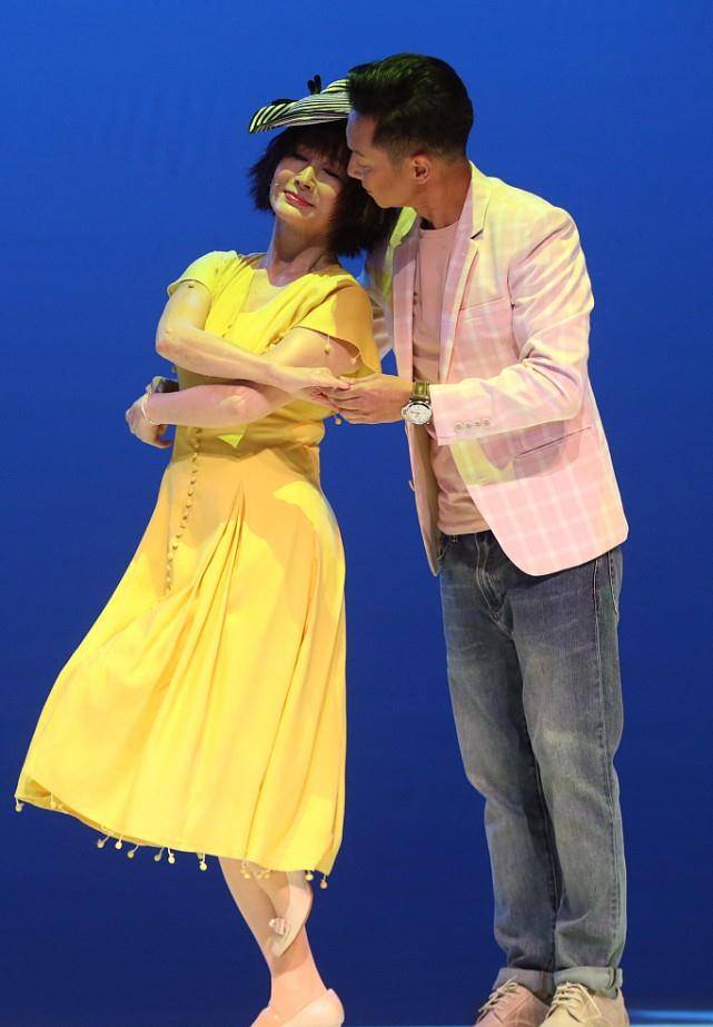 潘迎紫|郑佩佩只比潘迎紫大三岁,看着却像长辈,保养和不保养真有区别