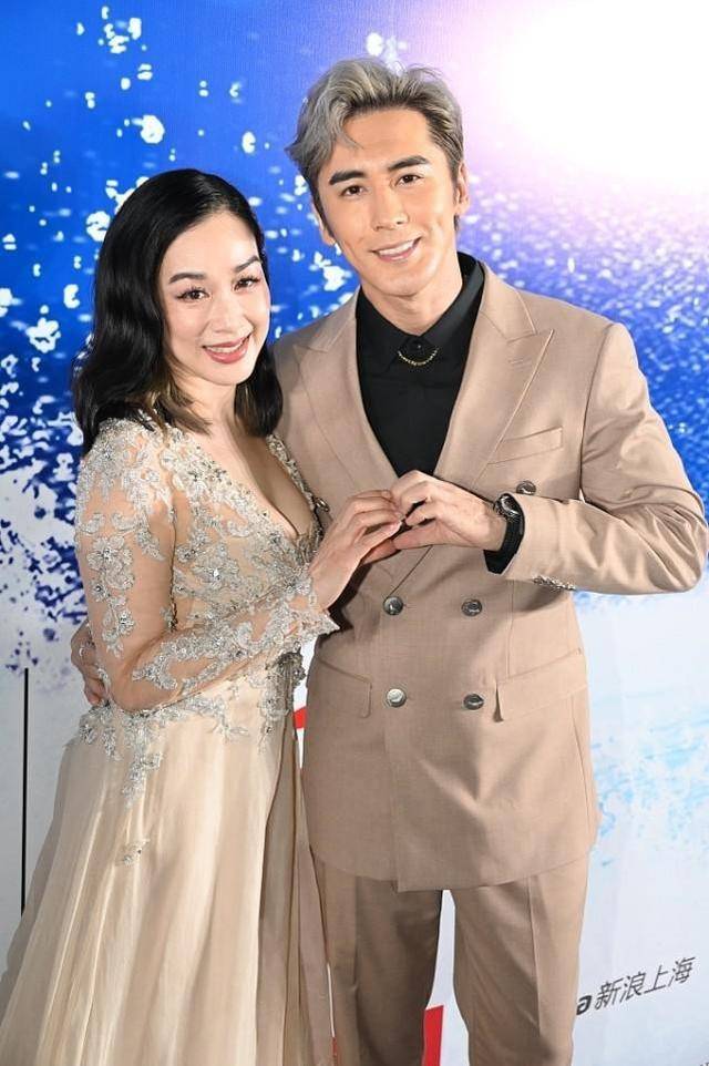 感觉|姐弟恋也有未来，钟丽缇大张伦硕11岁，穿裸色裙尽显真实曲线