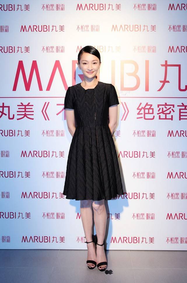 面料|周迅可是气质型美女，即使穿着简单，也能轻而易举的做到引领时尚