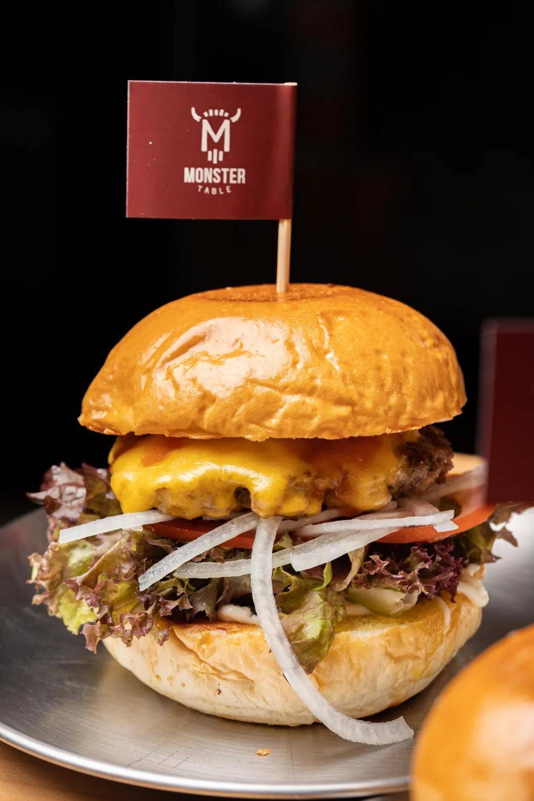 american classic and beef hamburger· 美式经典和牛汉堡 ·热量不