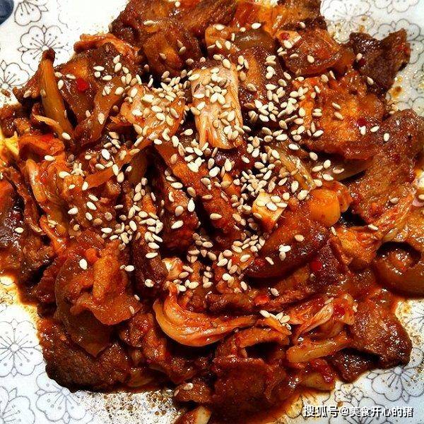 做法|五花肉还有这种吃法,一咬嘎嘣脆,做法简单,一次2斤不够吃