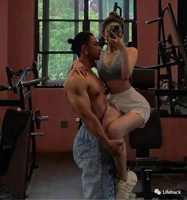 训练|国产27岁巨无霸撩走00后长腿小女友，网友：野兽与美女