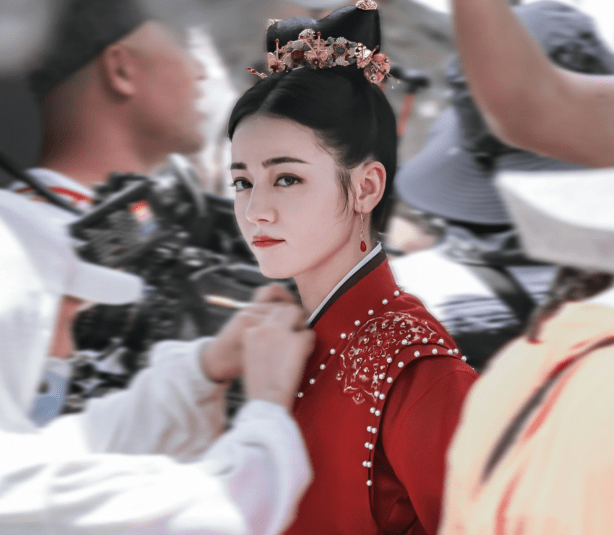 赵露思|?最新女星古装路透：热巴红赵露思红衣比美，看到鞠婧祎我沉默了