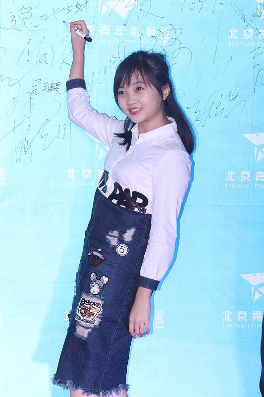 条纹|奥运女孩林妙可长大了也有婴儿肥，为了显腿长，裙子都提到胃了