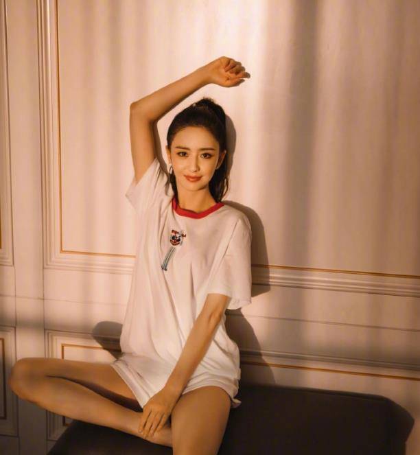 马尾|果然扎马尾显年轻，38岁丫丫连晒两组照片，宛如18岁少女