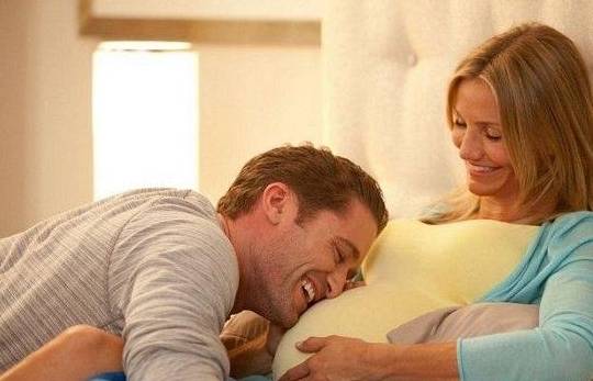 进行|怀孕期间，夫妻可以“同房”吗？医生：适当的亲热有这3大好处