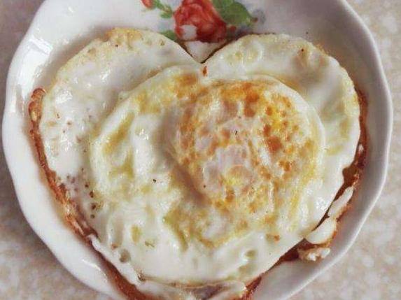 孙猴子|四位阿姨来幼儿园应聘，一人做一道荷包蛋，作为园长你会录选谁？