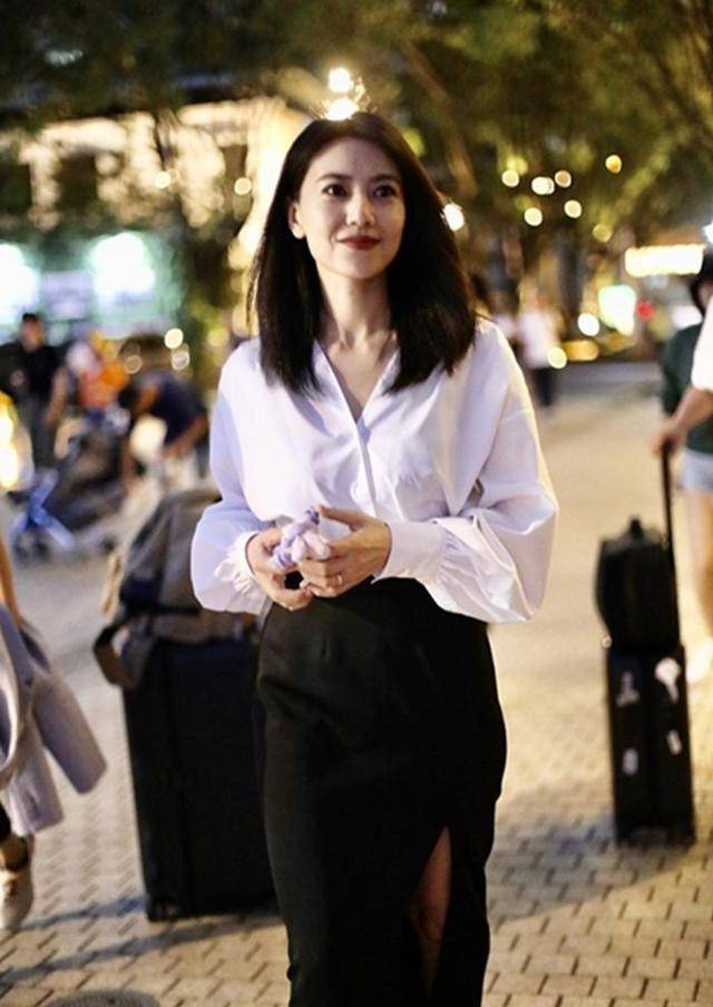 出圈|高圆圆的“知性风”美出圈,原来大龄女性不扮嫩,也能穿出魅力