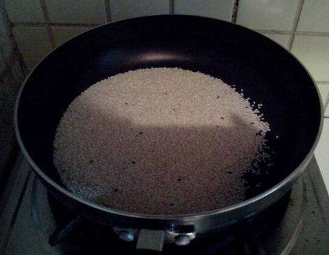 面团|做千层饼和面时，用温水还是开水？一步做错，饼不软不香不出层