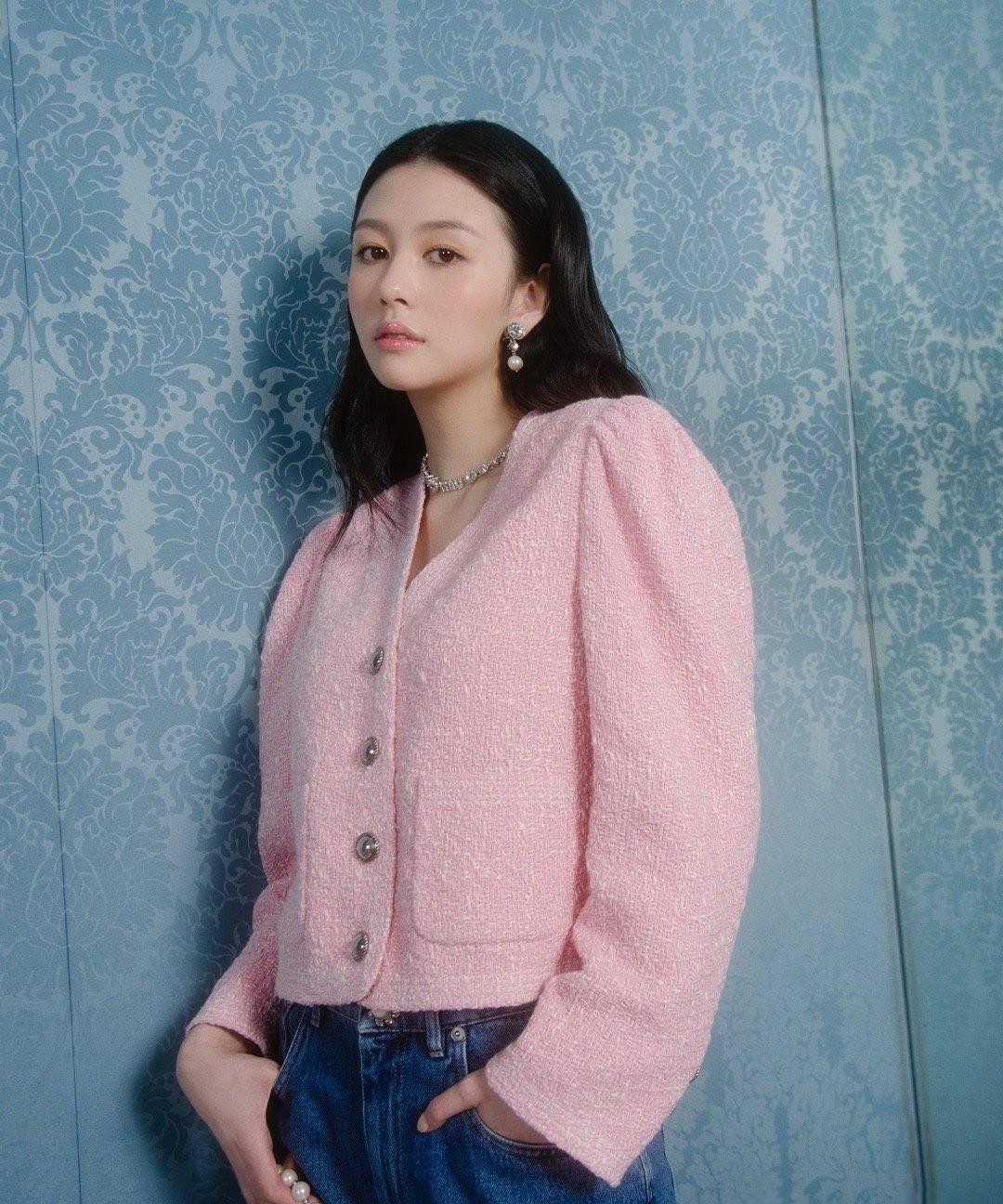 设计|青出于蓝胜于蓝，邱淑贞女儿晒美照，名媛风打扮比妈妈还要时尚