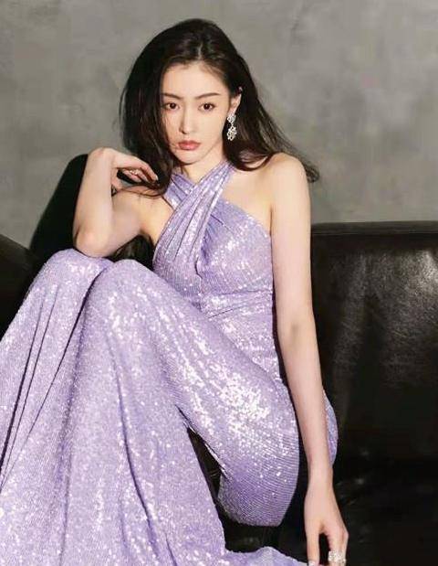 张天|张天爱的肉肉太懂事,身材匀称却有料,一袭透视纱裙秀出好曲线