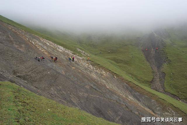 走近狼群守护的天山：遭遇阵雨一名队友失温