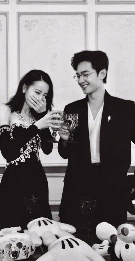 上衣|看齁甜剧《你是我的荣耀》，跟着热巴学穿搭！！