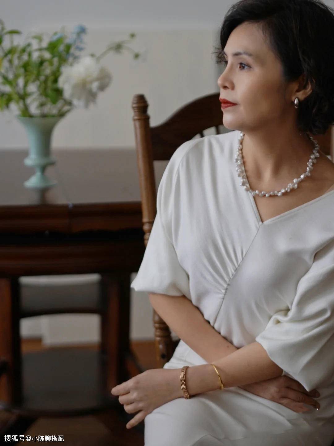 视觉|谁说小个子不适合穿阔腿裤？身高仅152的中年妈妈，靠会穿成典范