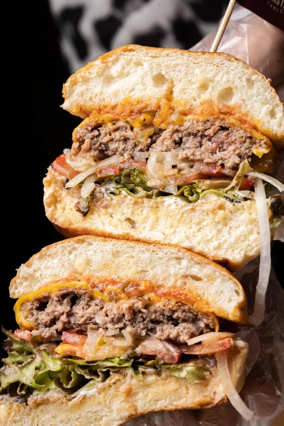 属于它的仪式感 ·编辑编辑american classic and beef hamburger