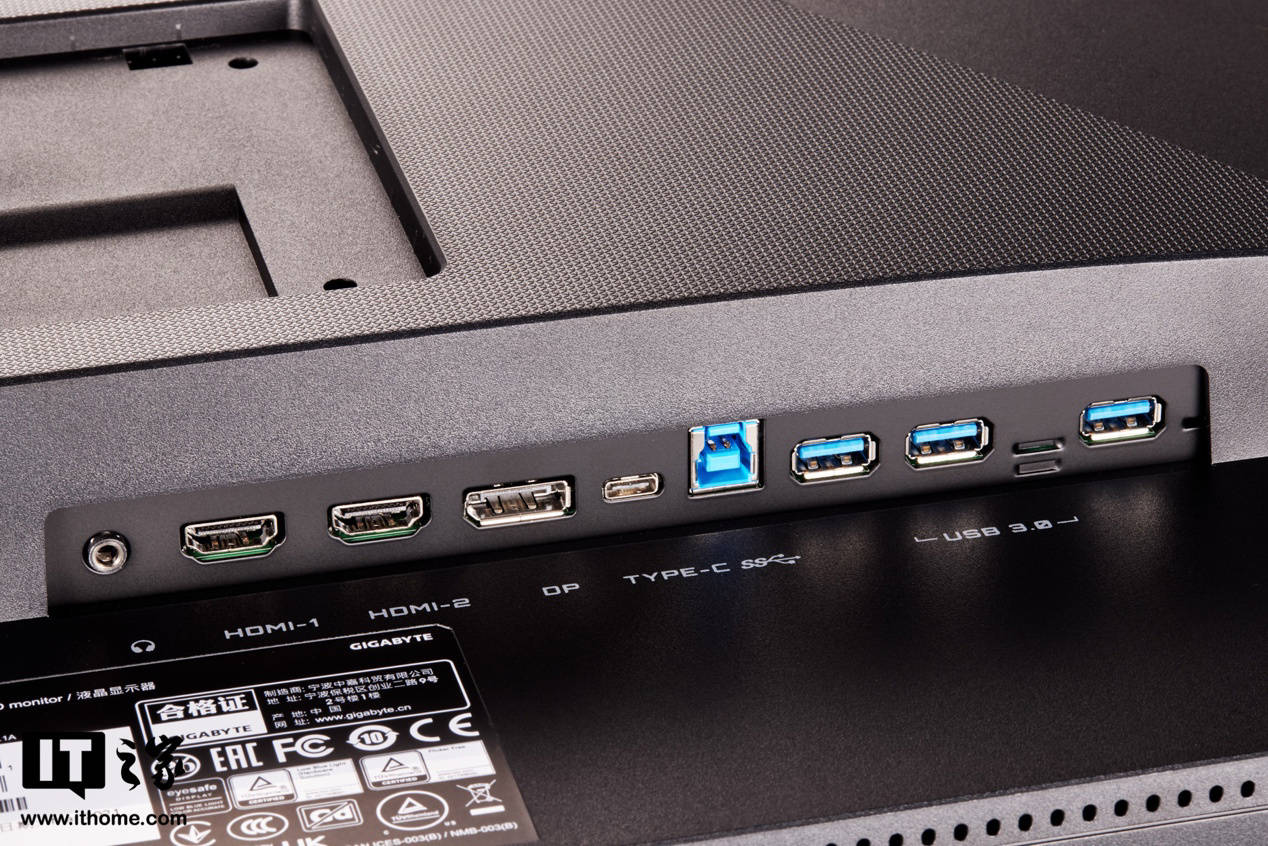 Type-C|六轴色彩调节 + 4K 高刷：技嘉 M28U KVM 电竞显示器图赏