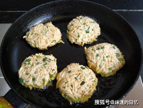 做法|早餐别再吃油条,试试这,不煮不炸,10分钟就做好,通便还减肥