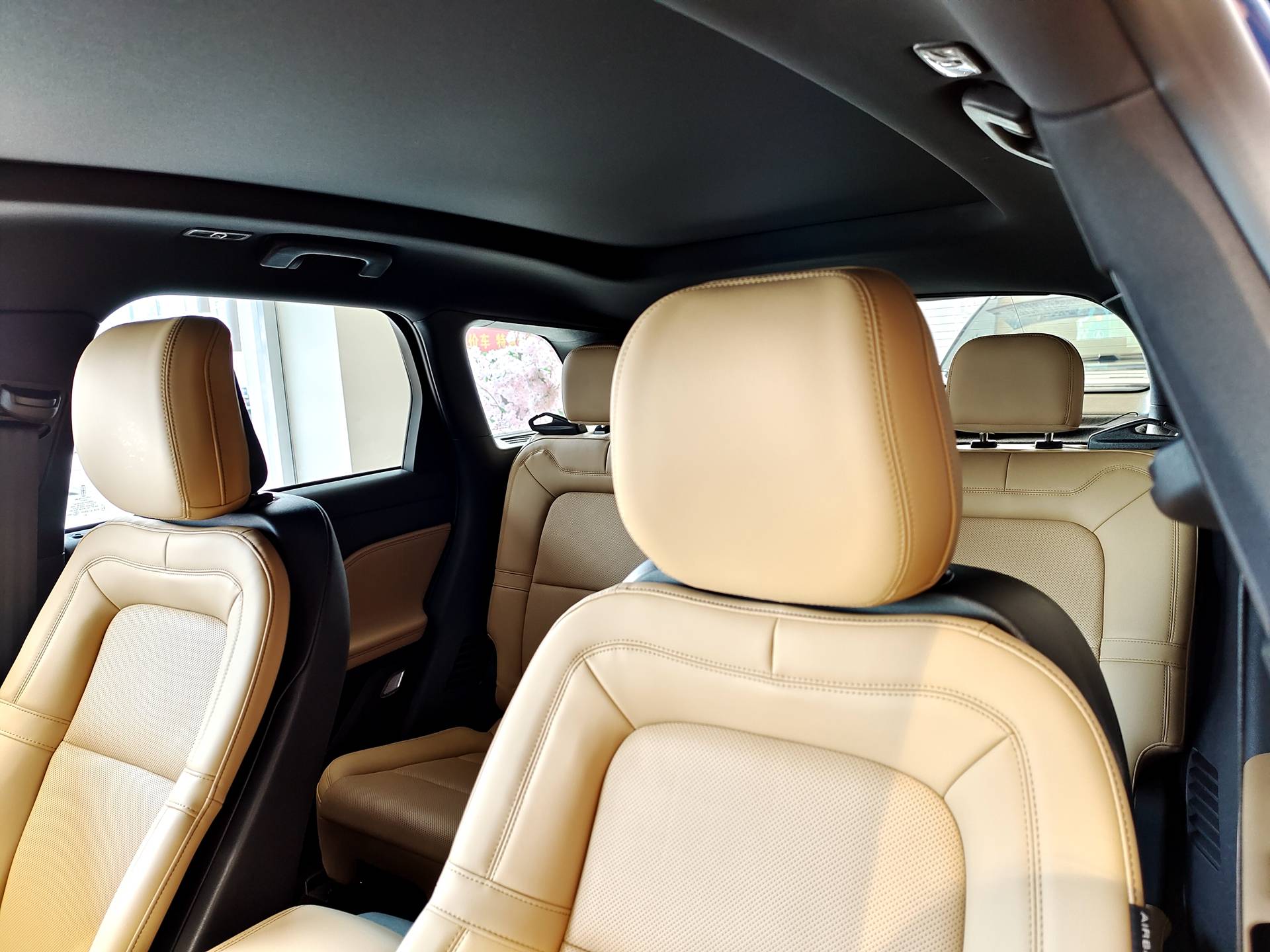 美系入门豪车林肯冒险家实拍配置是亮点