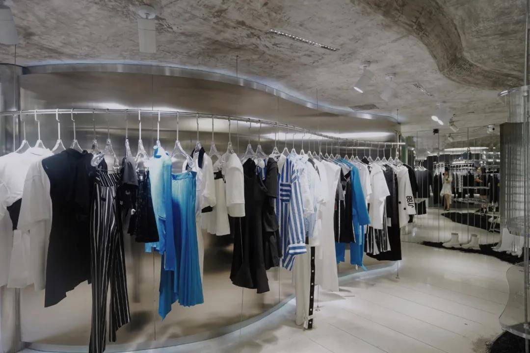 品牌|博主们抢着打卡的“云朵展”，好拍好逛好吃都在摩方了！