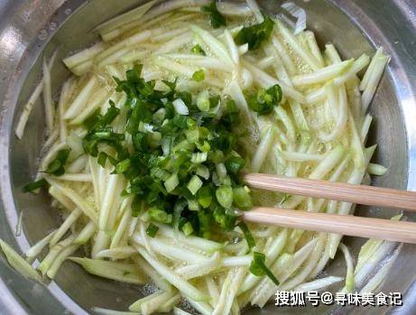 煎饼|冷天,北方人最爱吃的糊塌子做法,无需一滴水,香软营养更省事